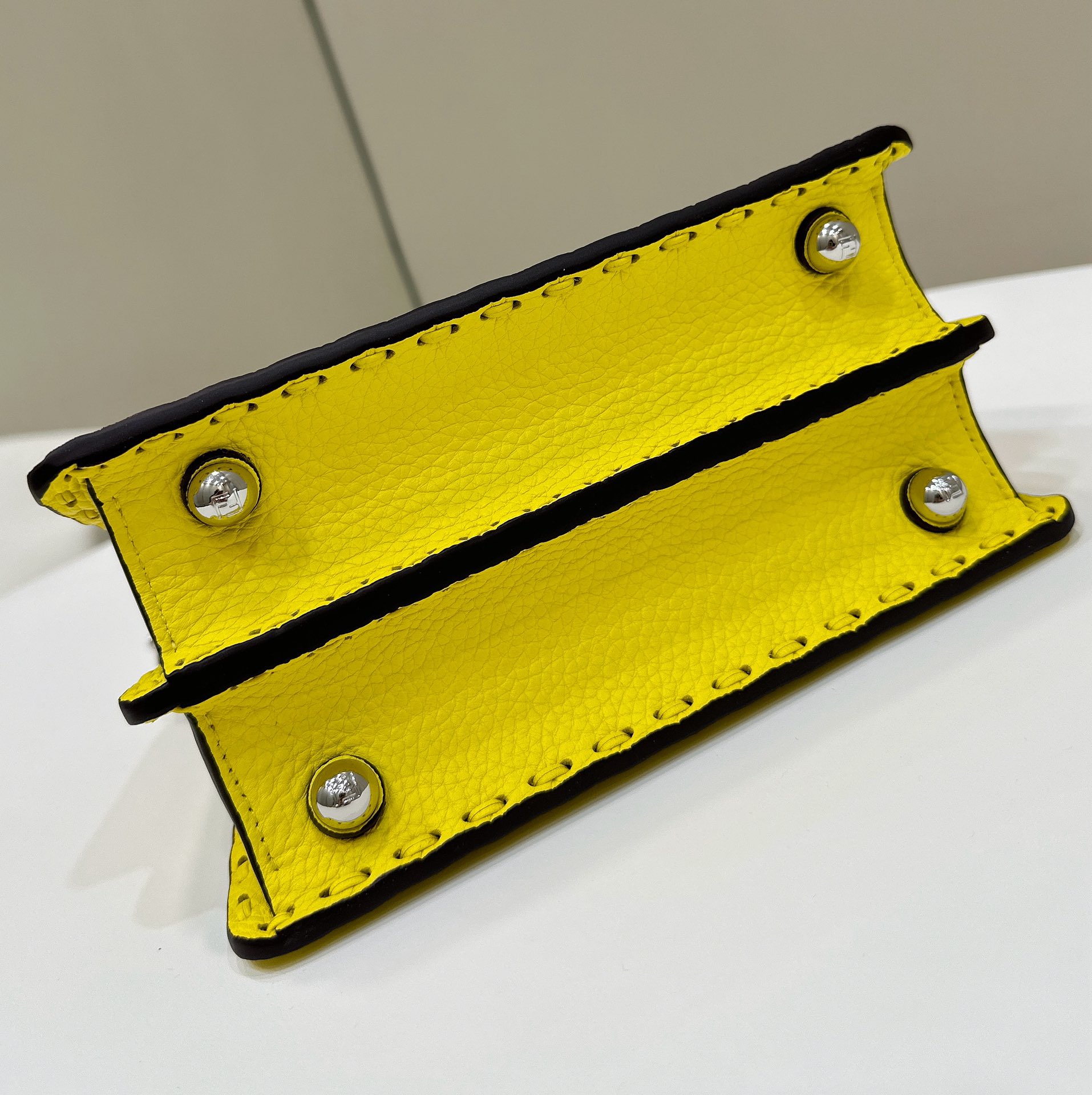 F**di Peekaboo ISeeU Bag-20x11x15CM