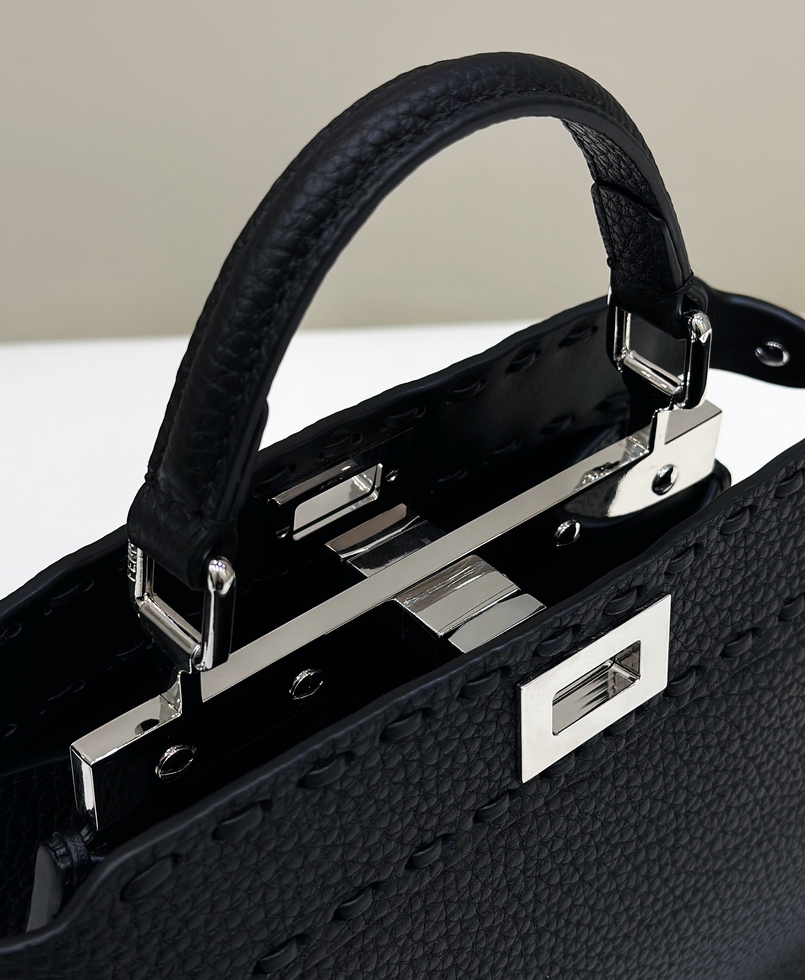 F**di Peekaboo ISeeU Bag-20x11x15CM
