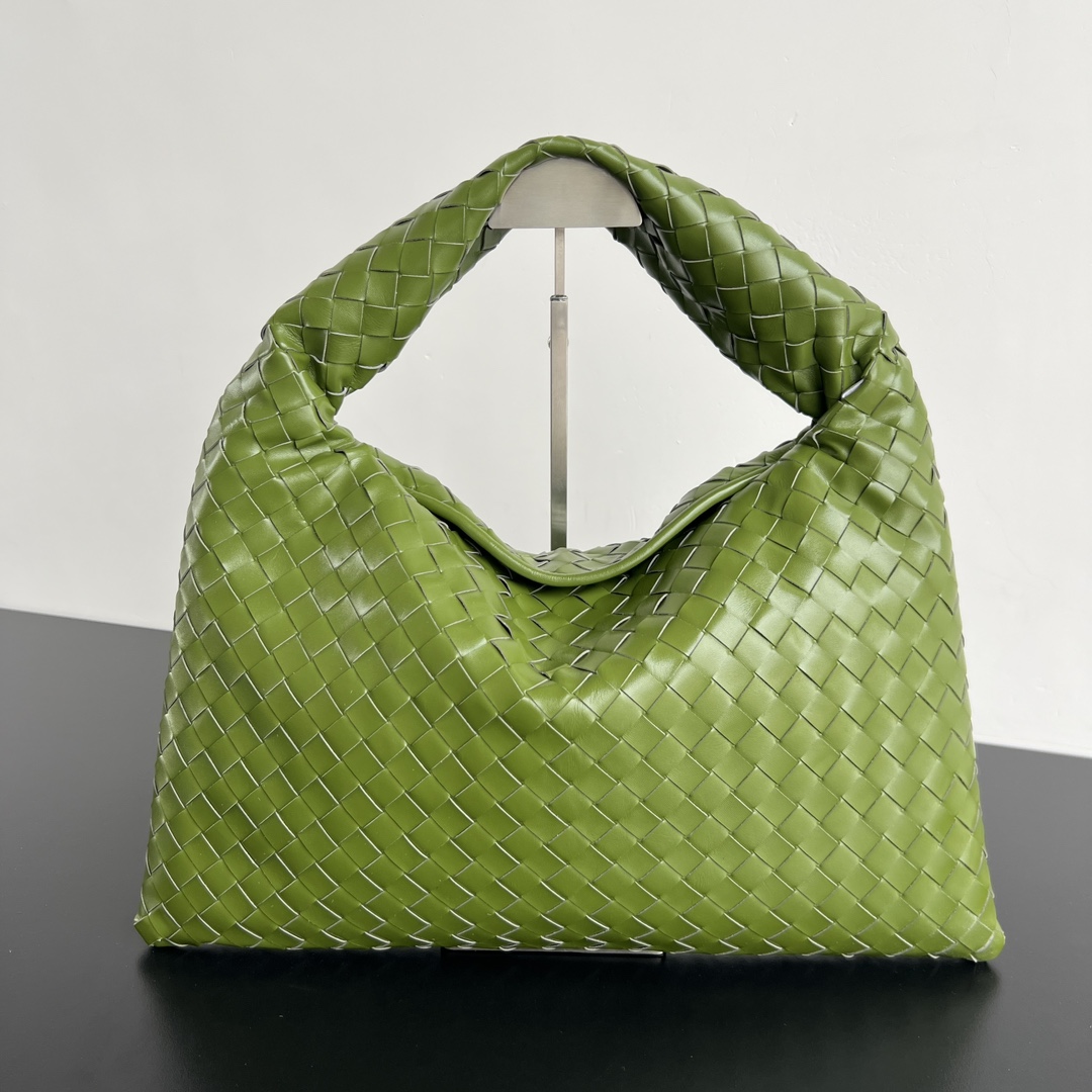B0tt*ga Ven*ta Hop Bag-46x21x10CM