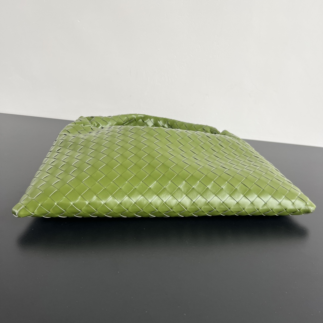 B0tt*ga Ven*ta Hop Bag-46x21x10CM
