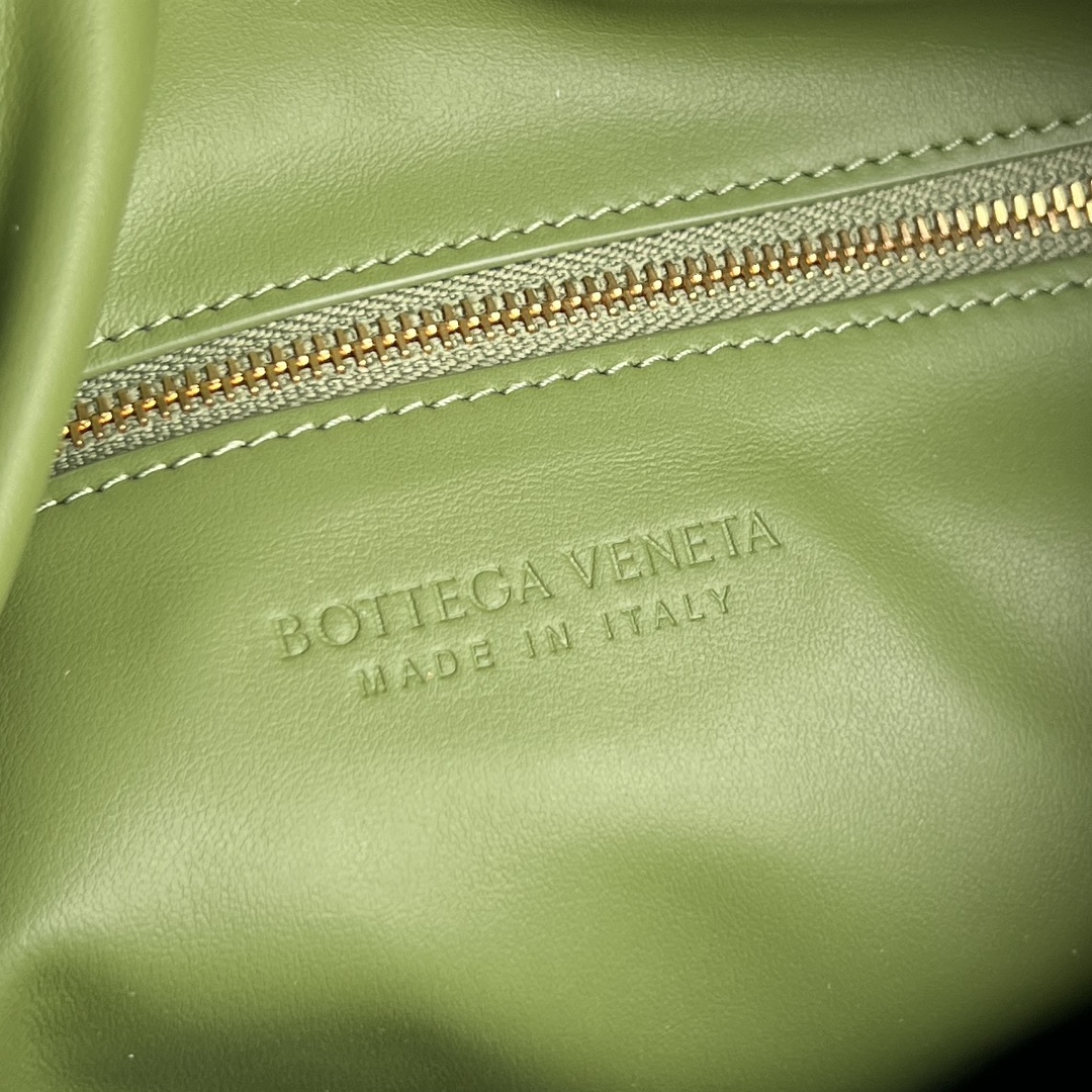 B0tt*ga Ven*ta Hop Bag-46x21x10CM