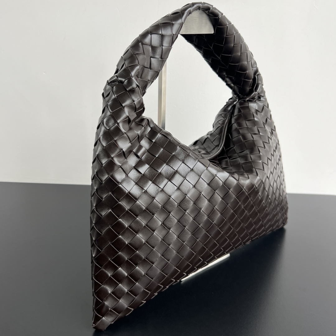 B0tt*ga Ven*ta Hop Bag-46x21x10CM