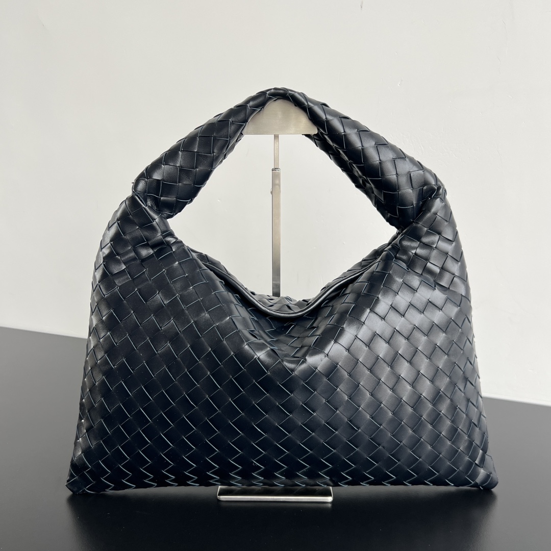 B0tt*ga Ven*ta Hop Bag-46x21x10CM