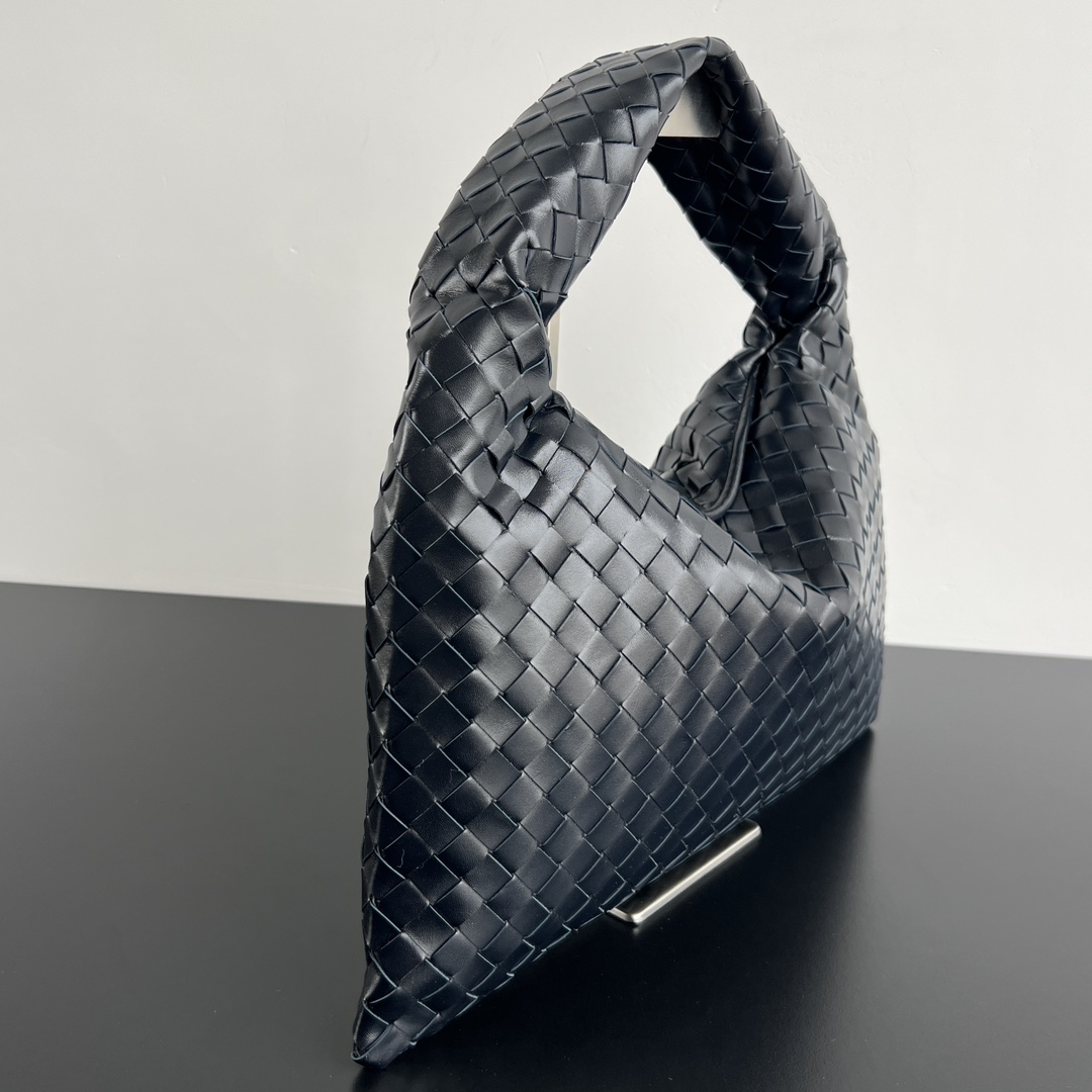 B0tt*ga Ven*ta Hop Bag-46x21x10CM