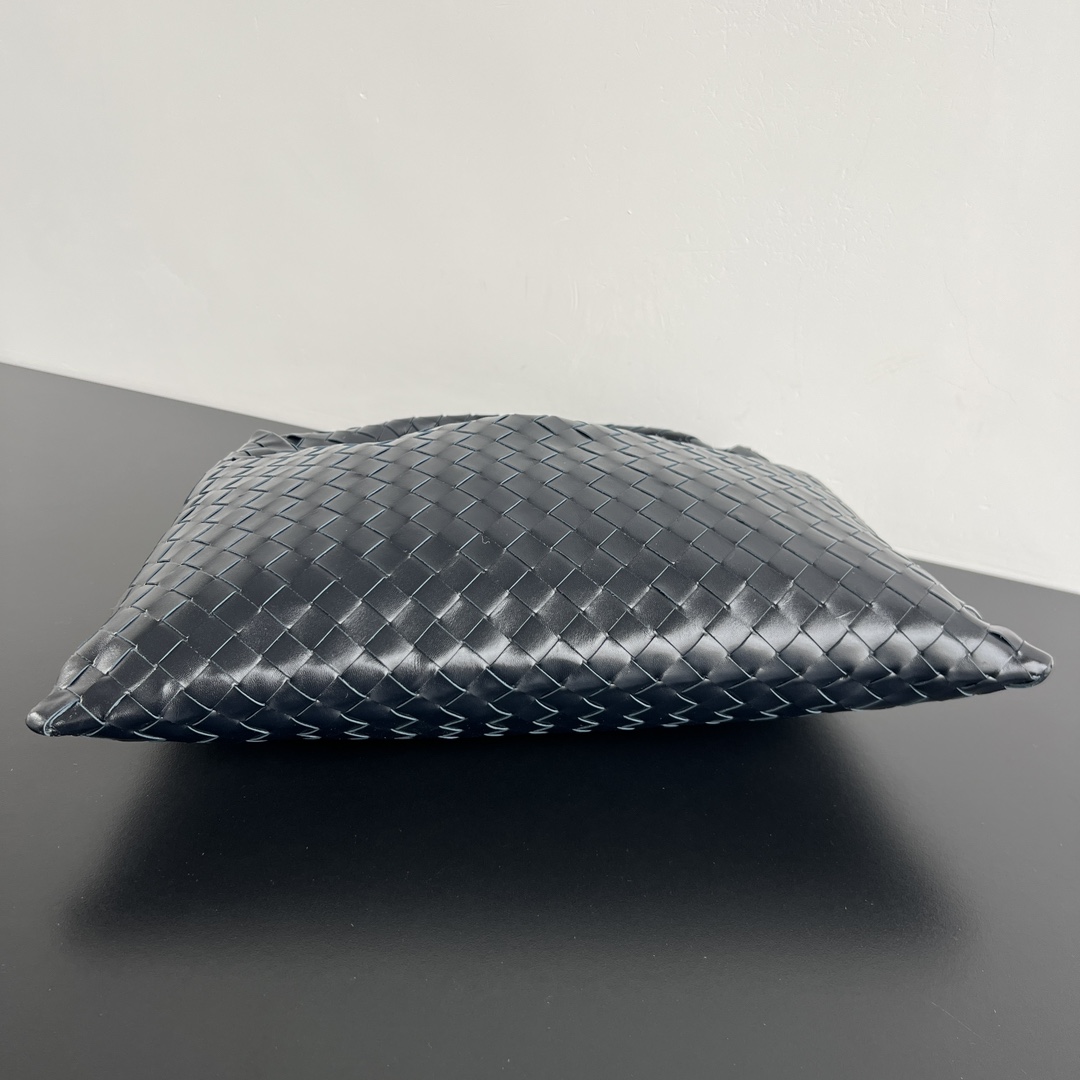 B0tt*ga Ven*ta Hop Bag-46x21x10CM