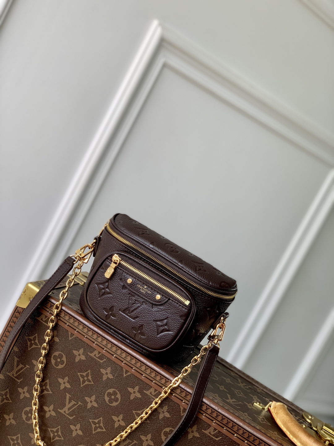 L0vis Vvtt0n Mini Bumbag-17 x 12 x 9.5CM