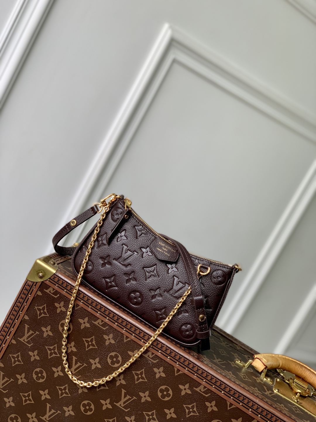 L0vis Vvtt0n Easy Pouch On Strap-19x11.5x3CM