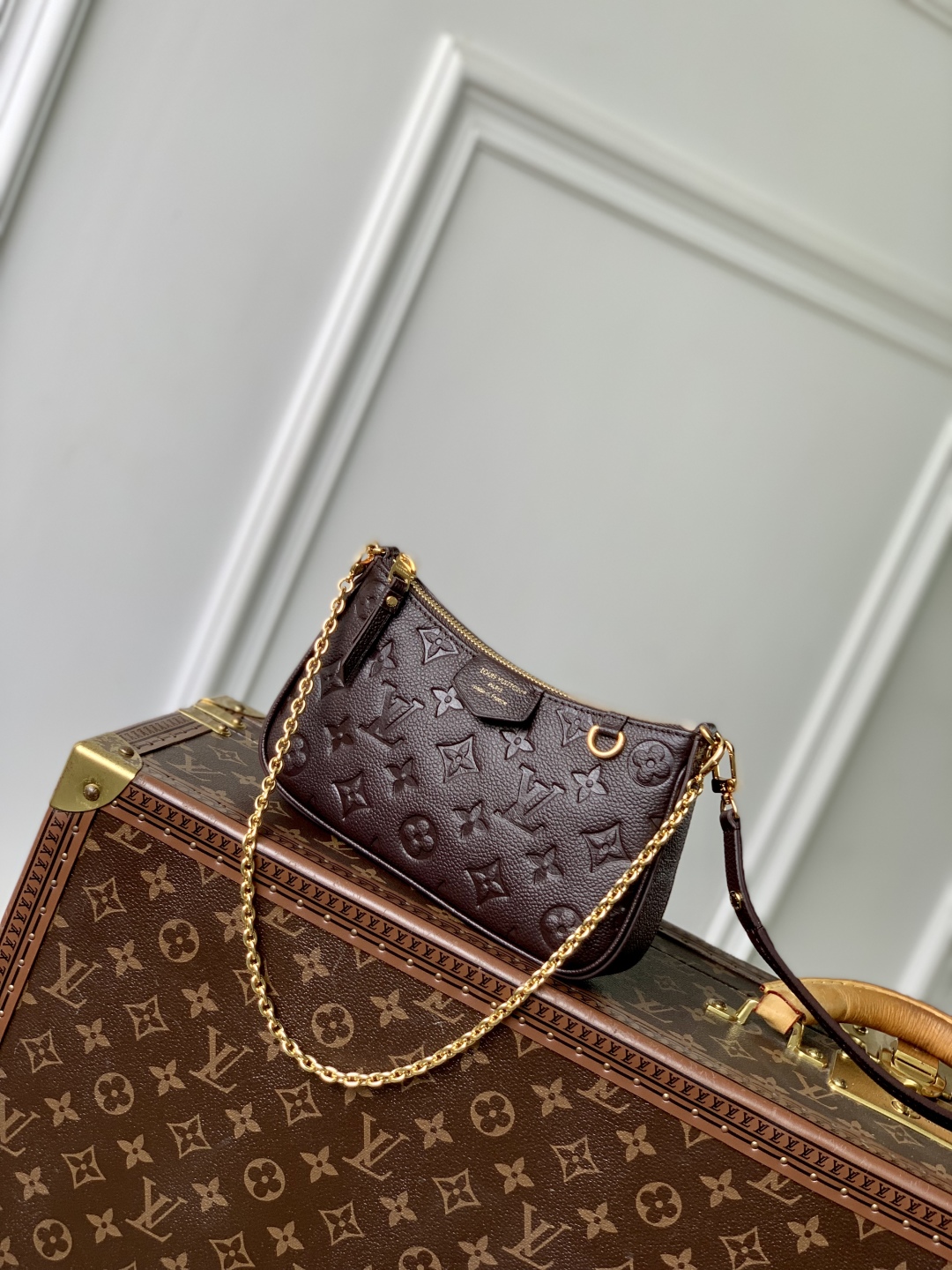 L0vis Vvtt0n Easy Pouch On Strap-19x11.5x3CM