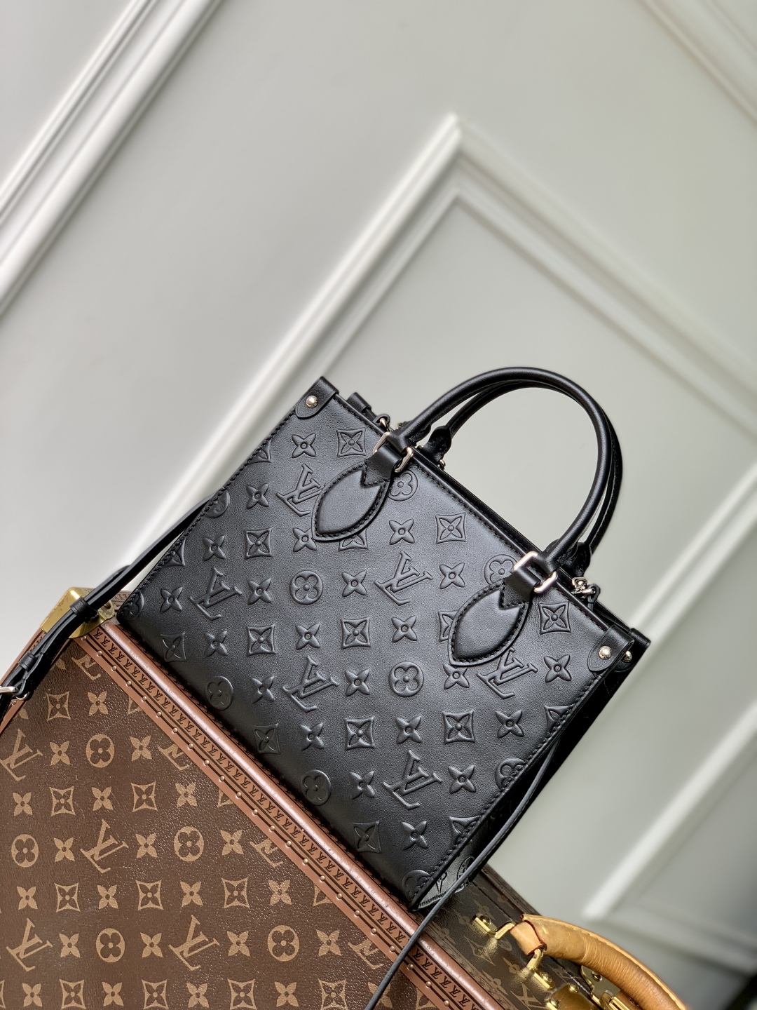 L0vis Vvtt0n OnTheGo Monogram Bold Handbag-M14576-19 x 11.5 x 25CM