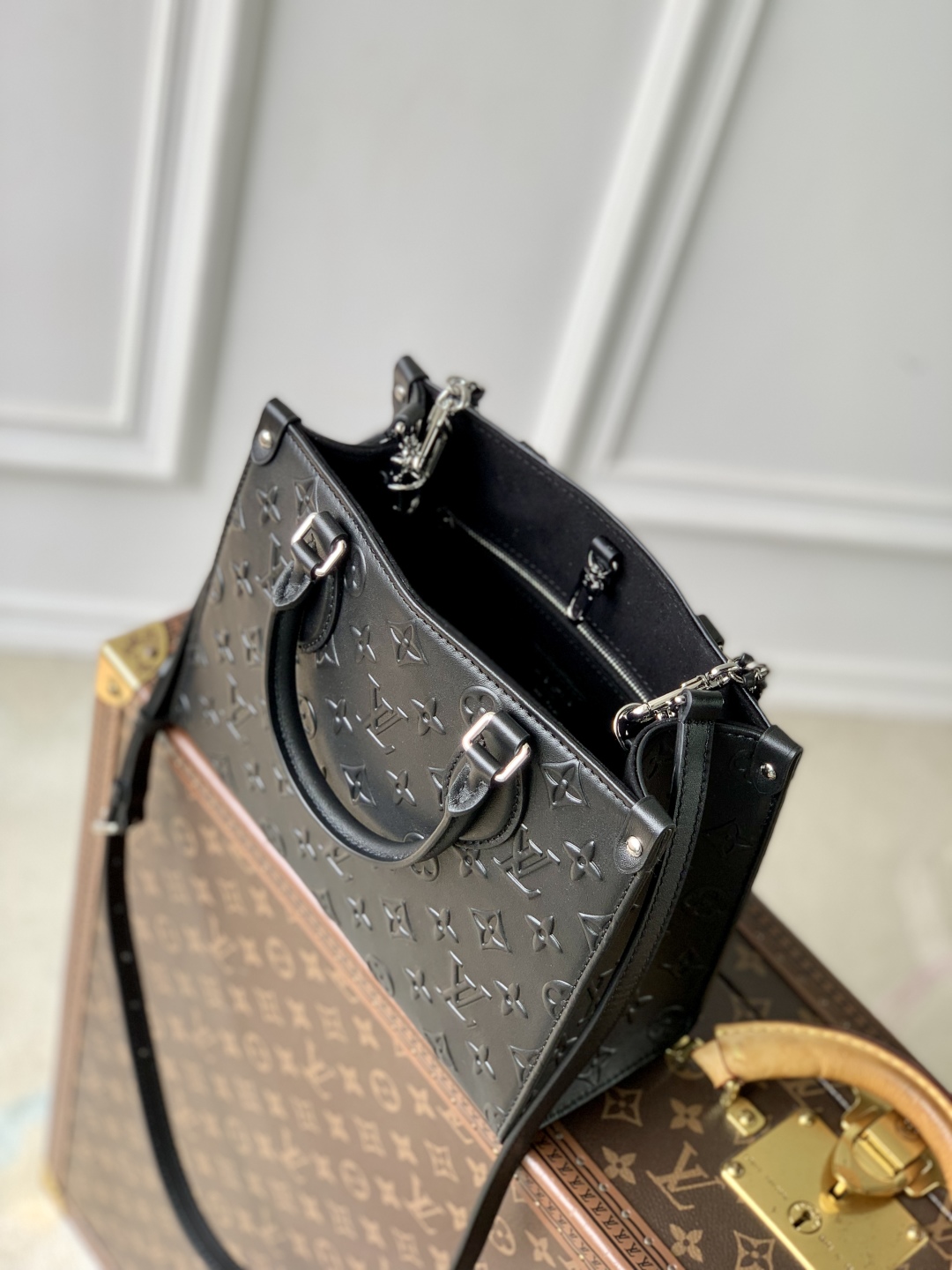 L0vis Vvtt0n OnTheGo Monogram Bold Handbag-M14576-19 x 11.5 x 25CM