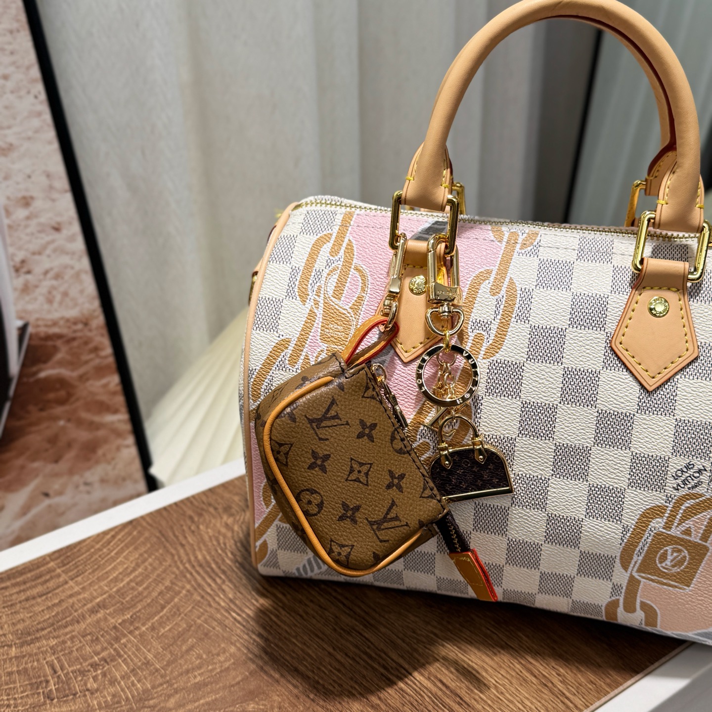 L0vis Vvtt0n Bag Charm