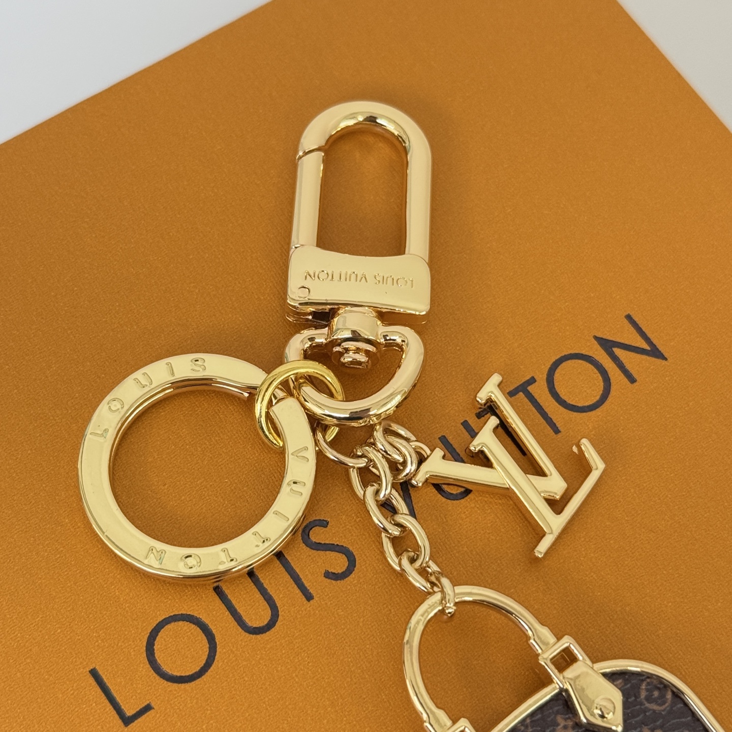 L0vis Vvtt0n Bag Charm