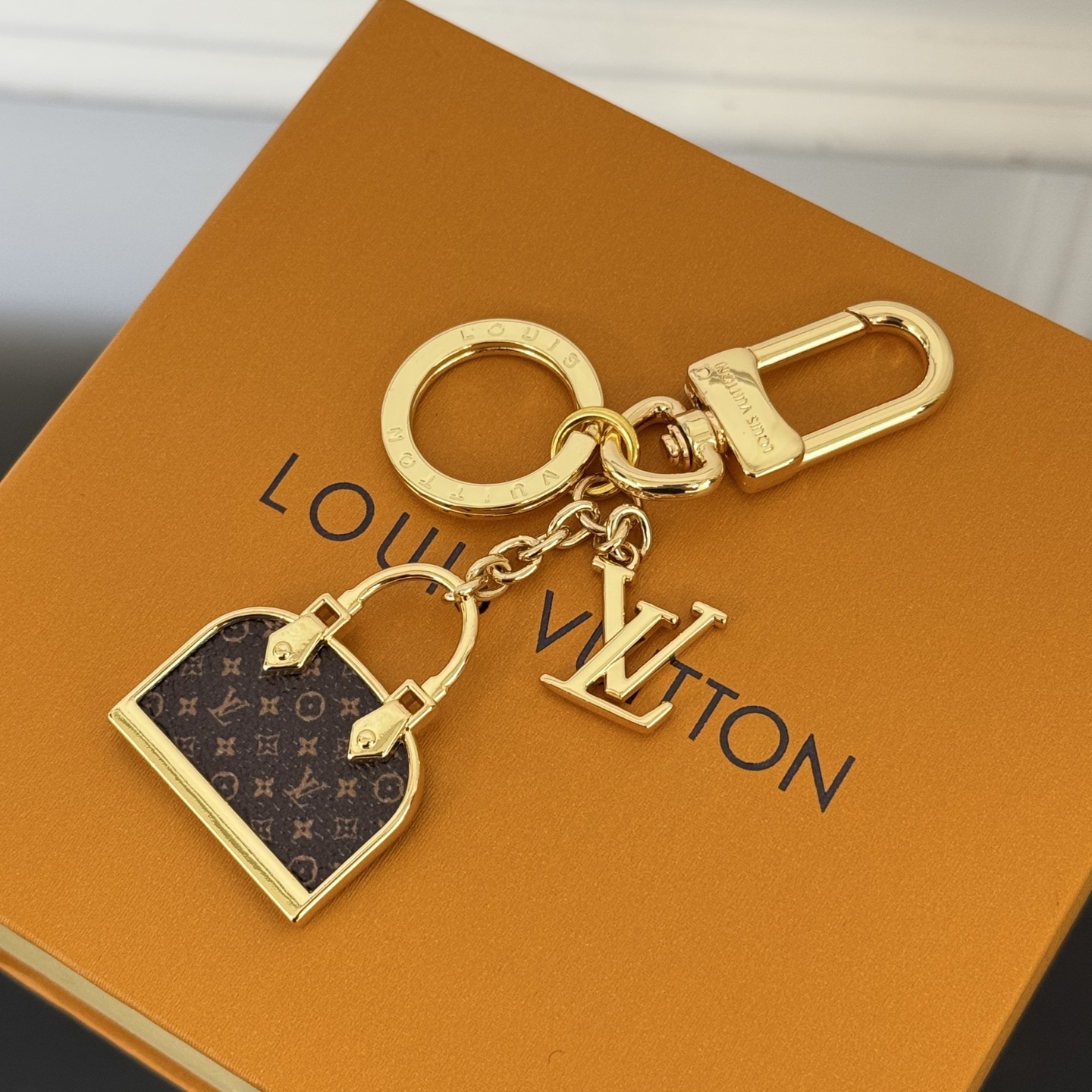L0vis Vvtt0n Bag Charm