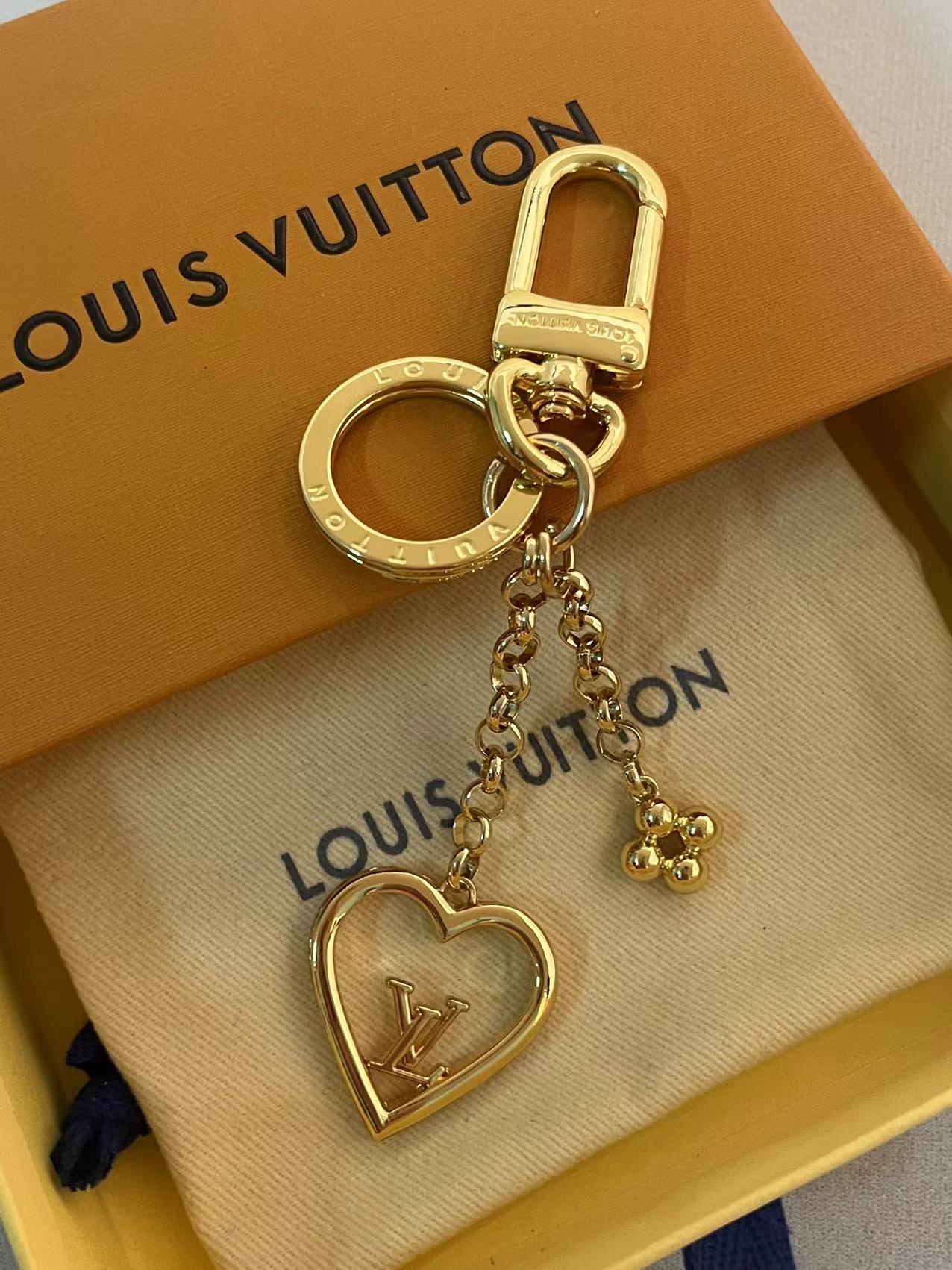 L0vis Vvtt0n Bag Charm