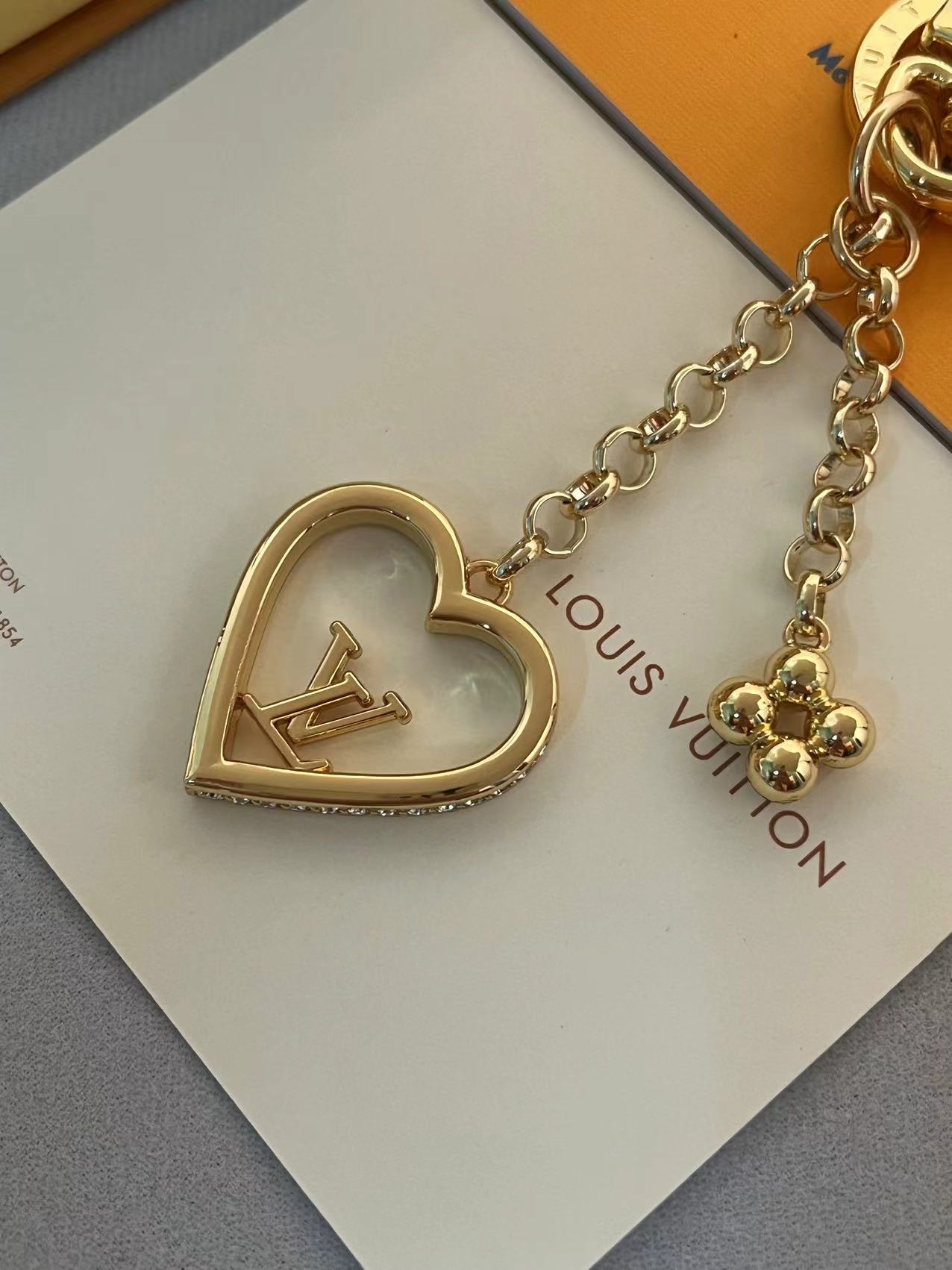L0vis Vvtt0n Bag Charm