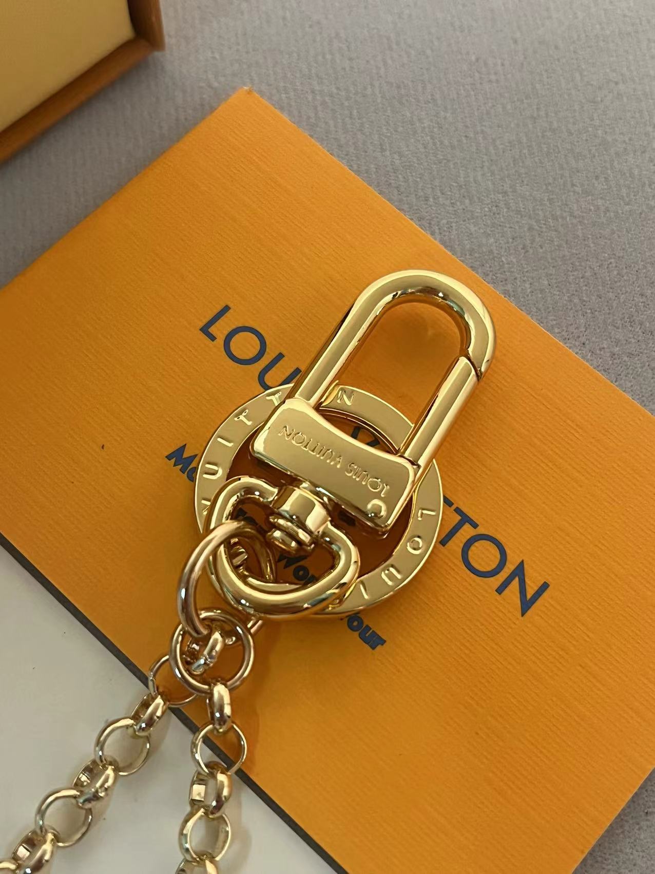 L0vis Vvtt0n Bag Charm