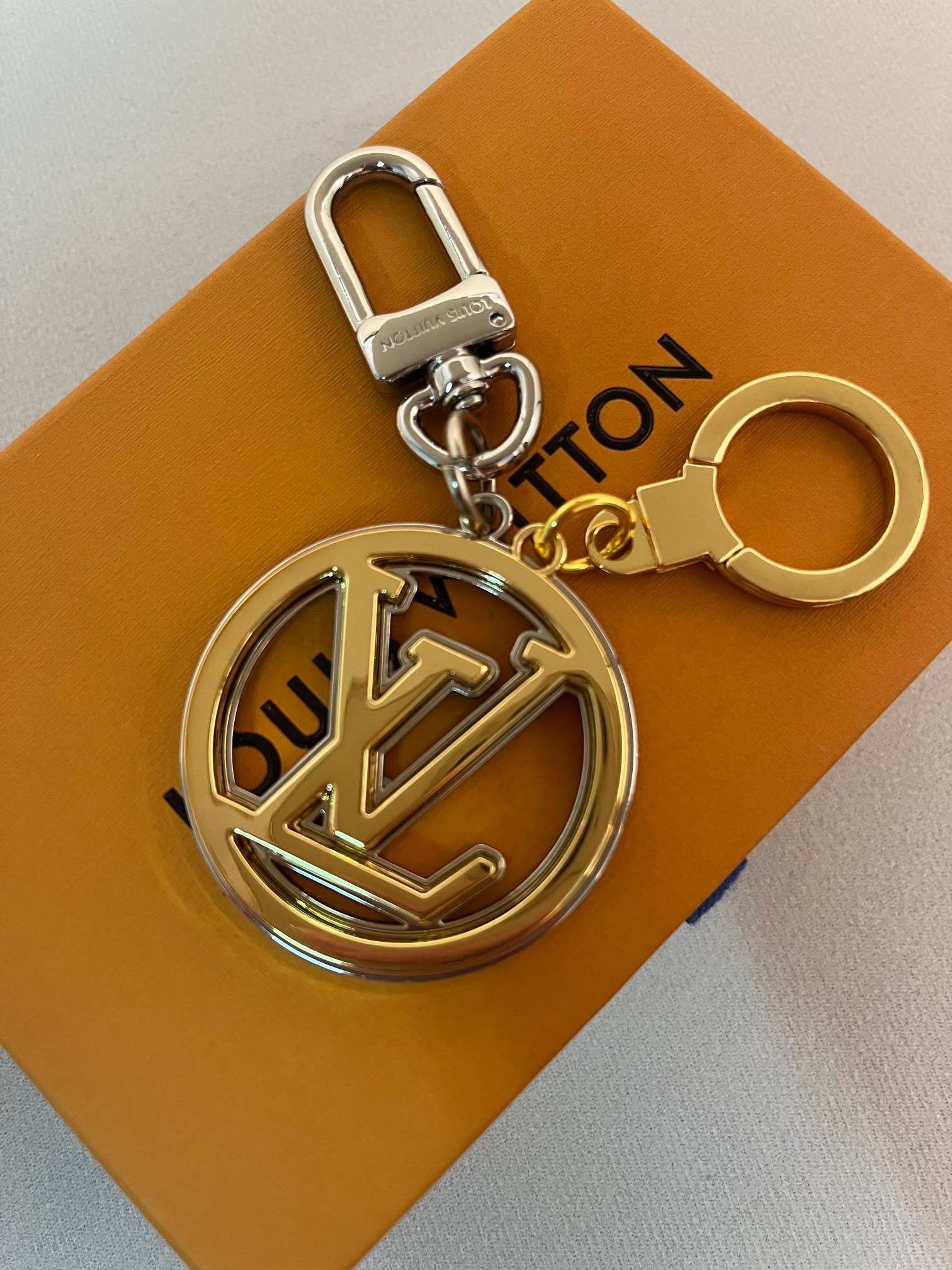 L0vis Vvtt0n Bag Charm