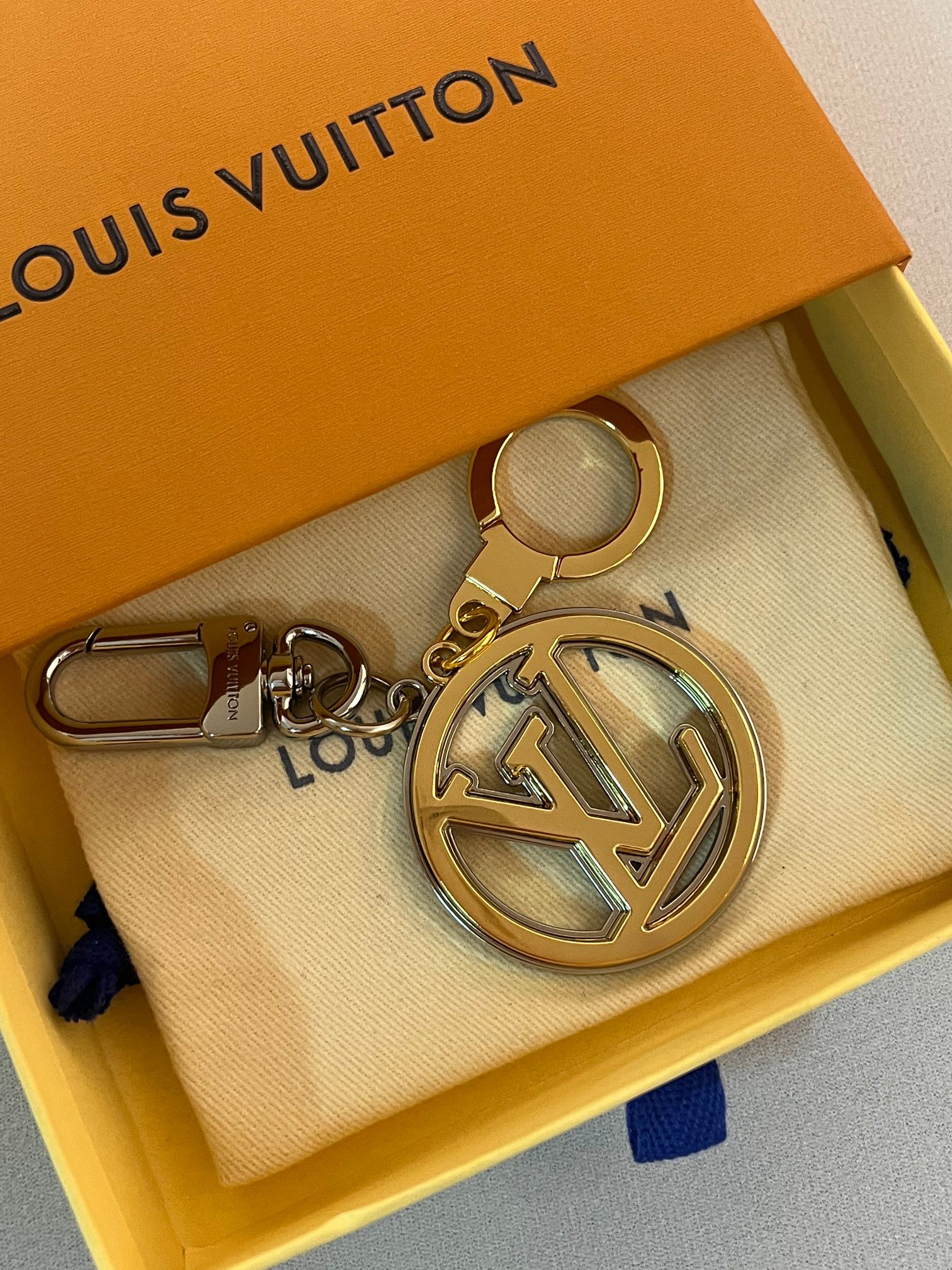 L0vis Vvtt0n Bag Charm