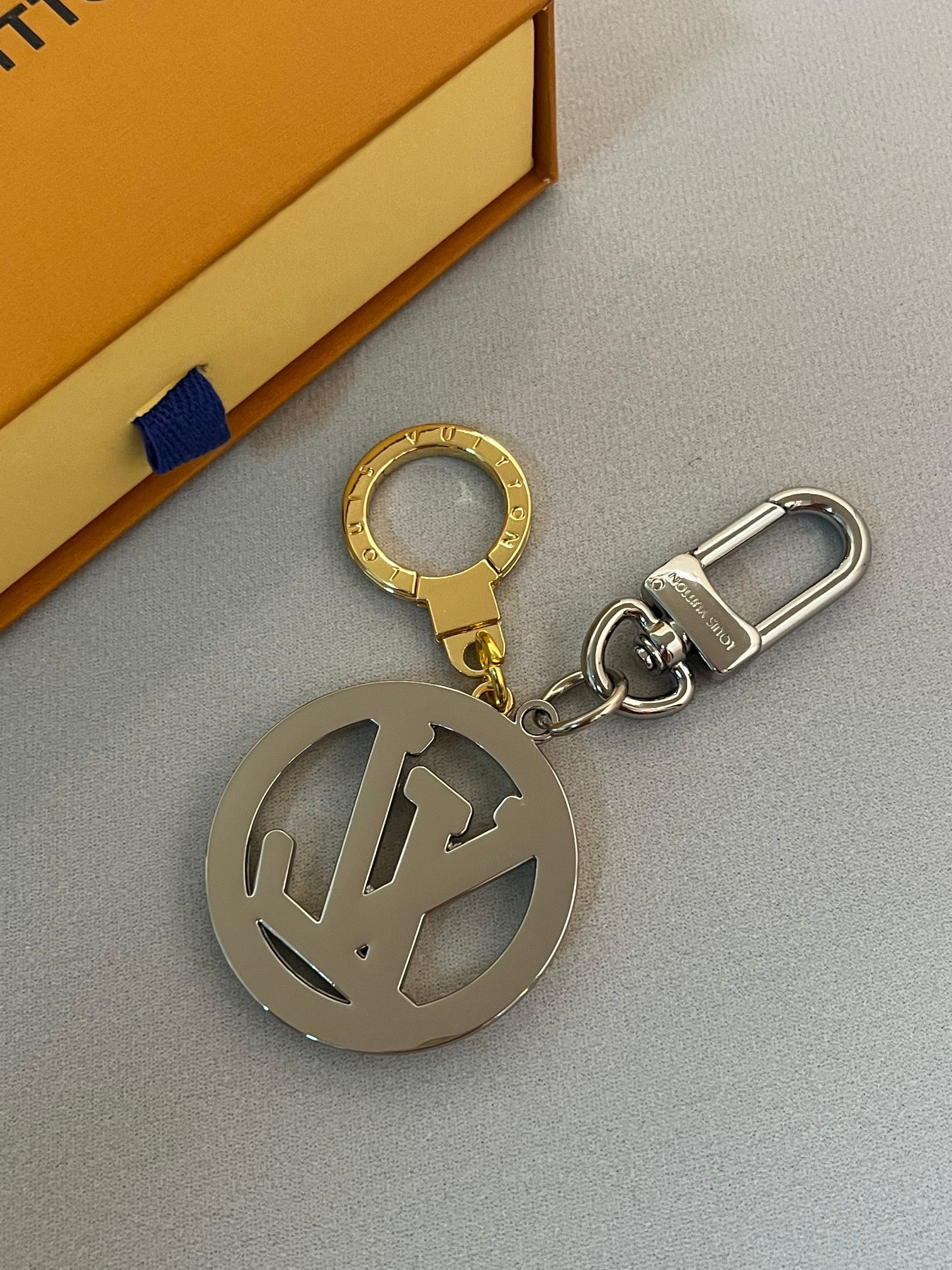 L0vis Vvtt0n Bag Charm
