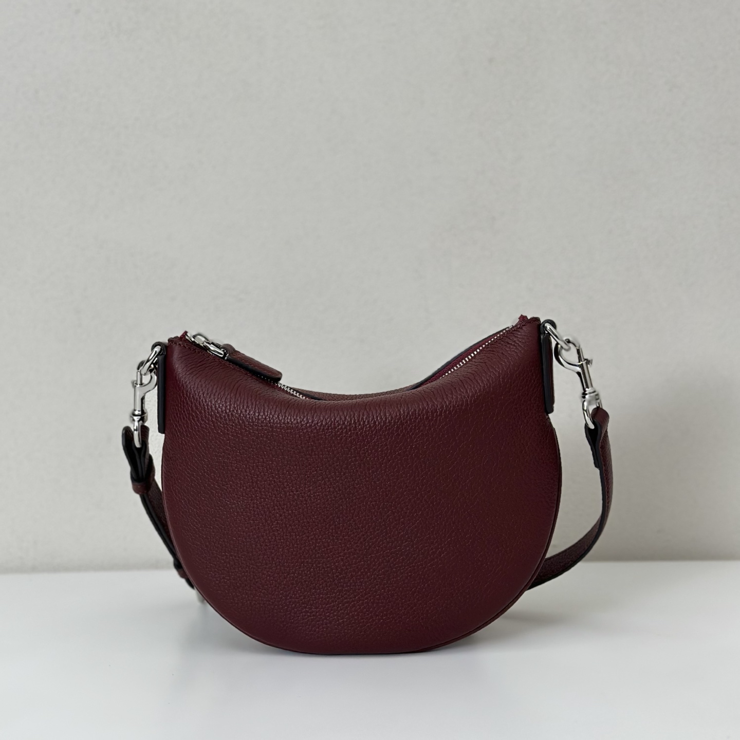 Gvc*1 G Body Leather Bag-23*18.5*2CM