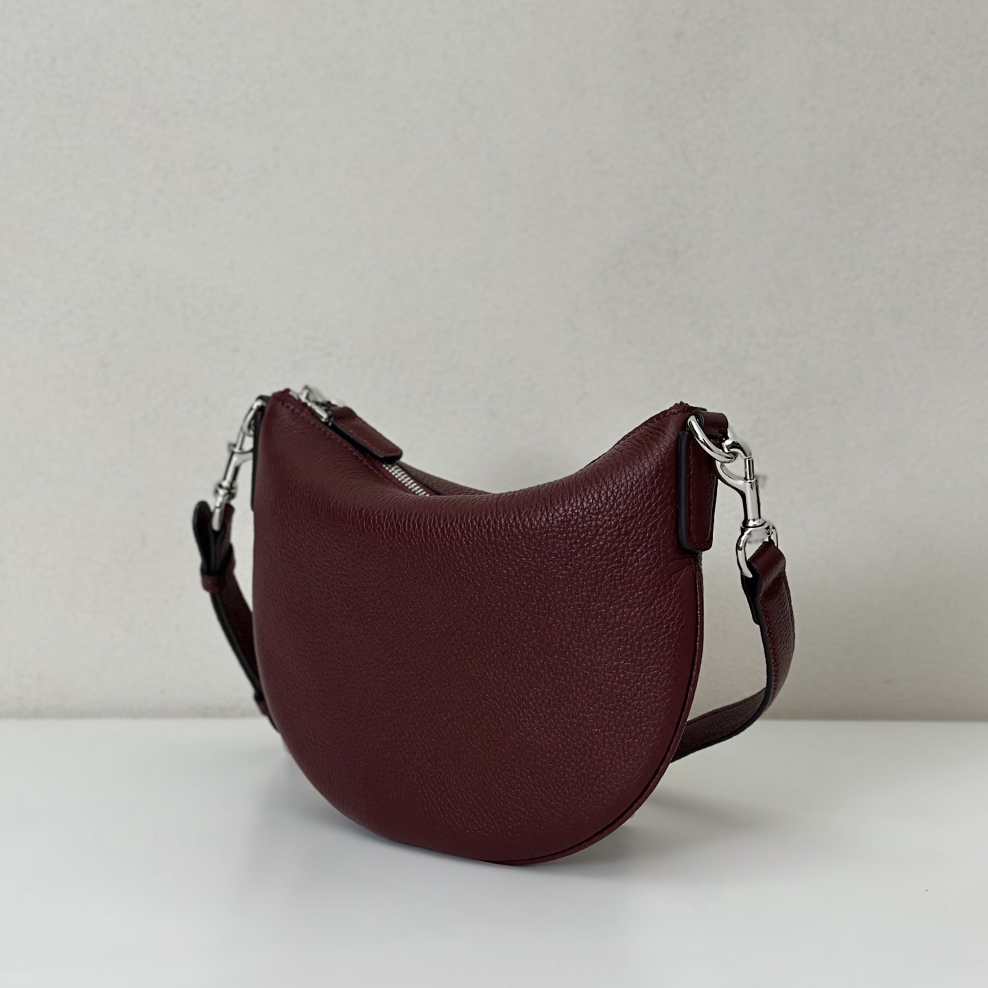 Gvc*1 G Body Leather Bag-23*18.5*2CM