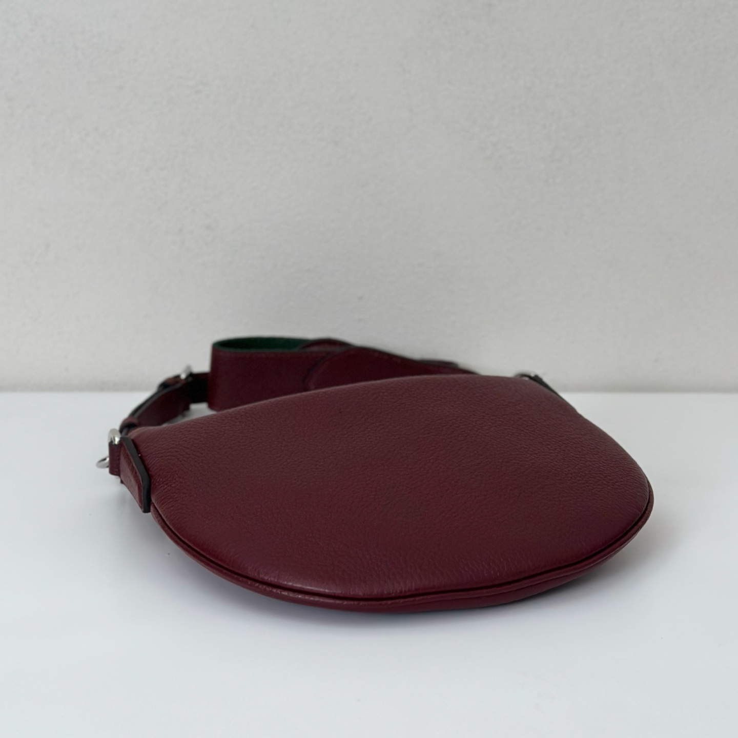 Gvc*1 G Body Leather Bag-23*18.5*2CM