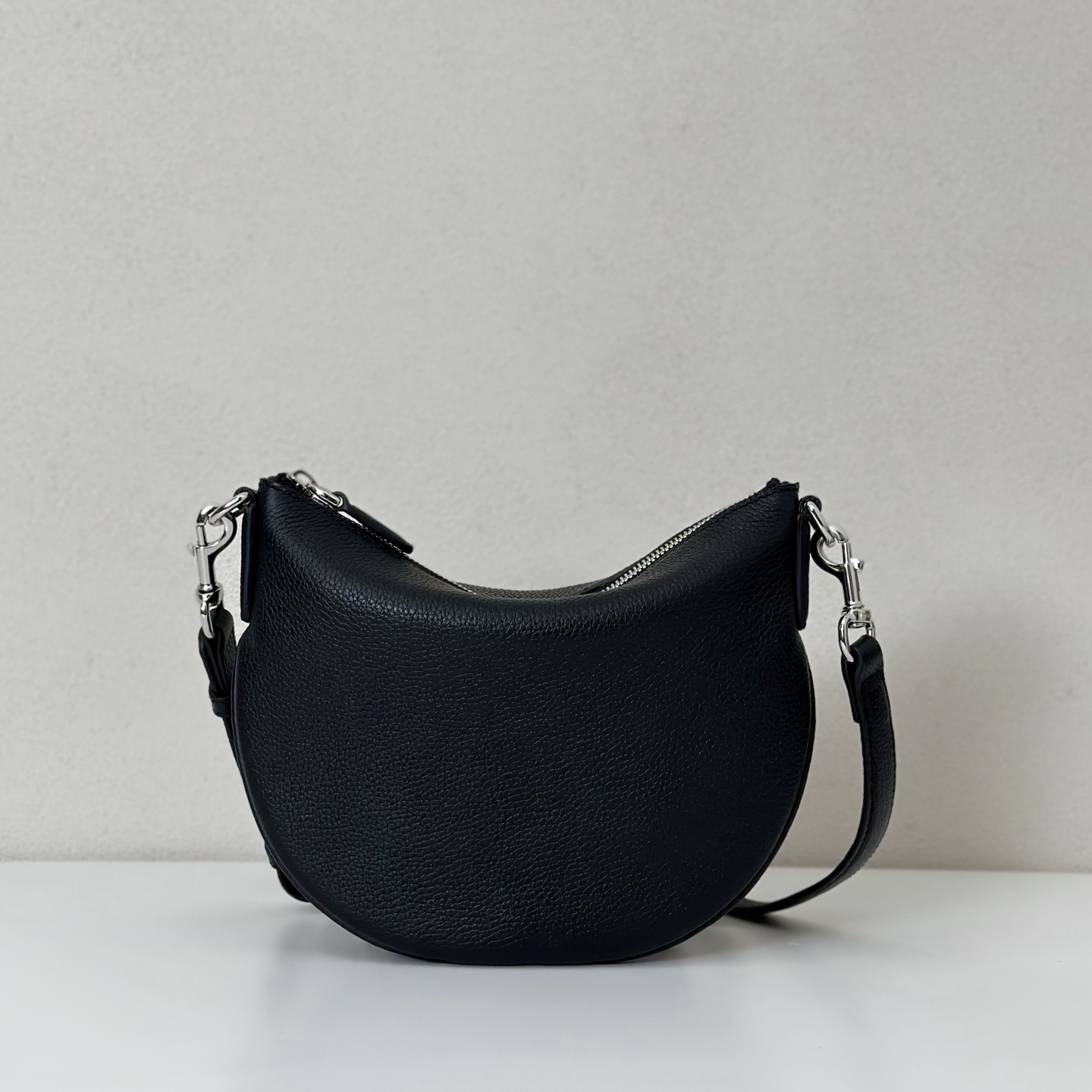 Gvc*1 G Body Leather Bag-23*18.5*2CM