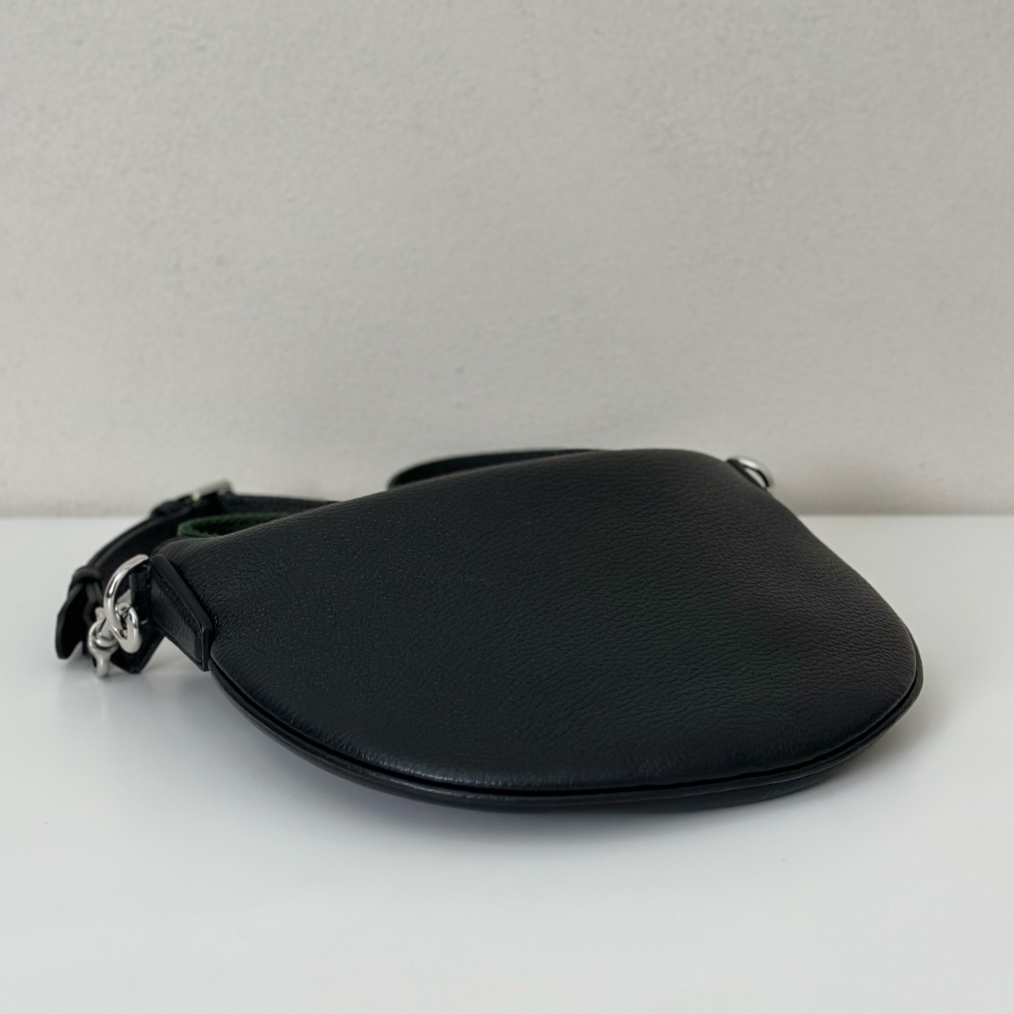 Gvc*1 G Body Leather Bag-23*18.5*2CM