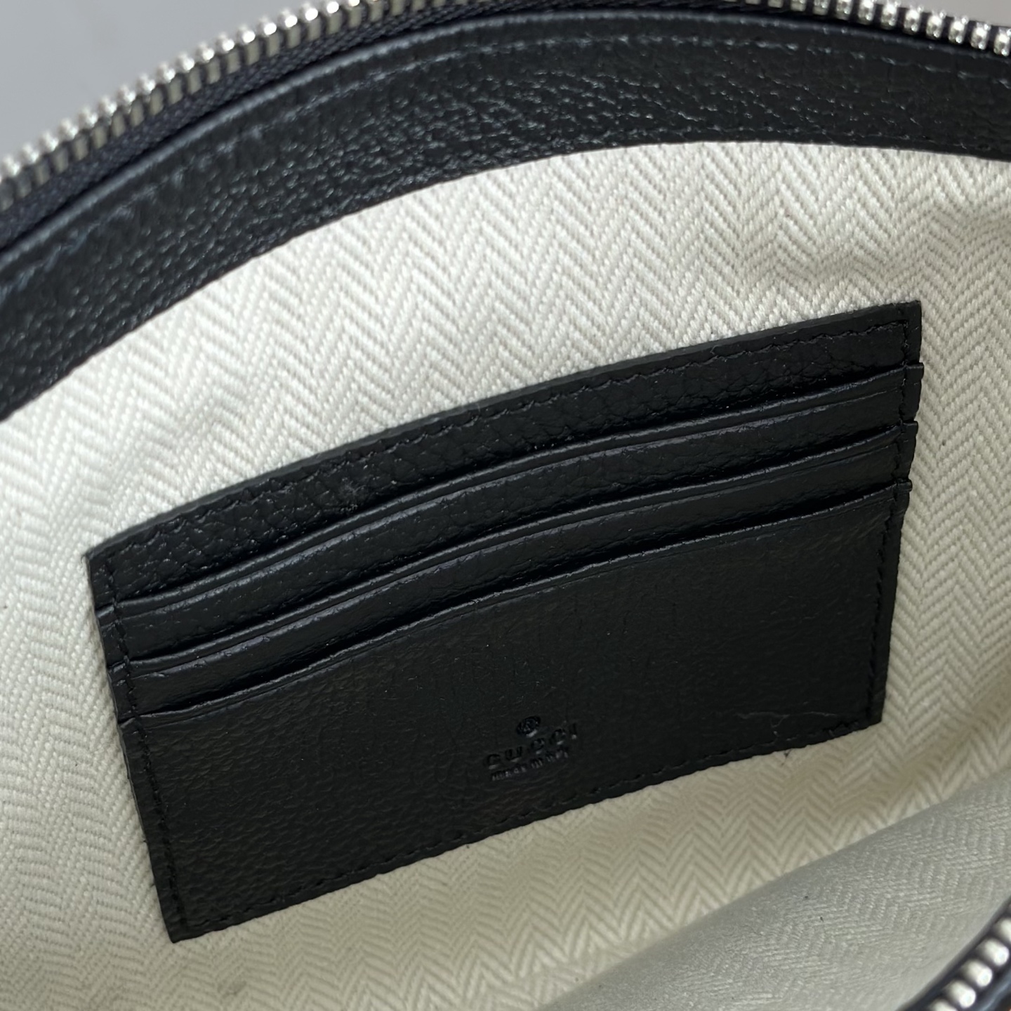 Gvc*1 G Body Leather Bag-23*18.5*2CM