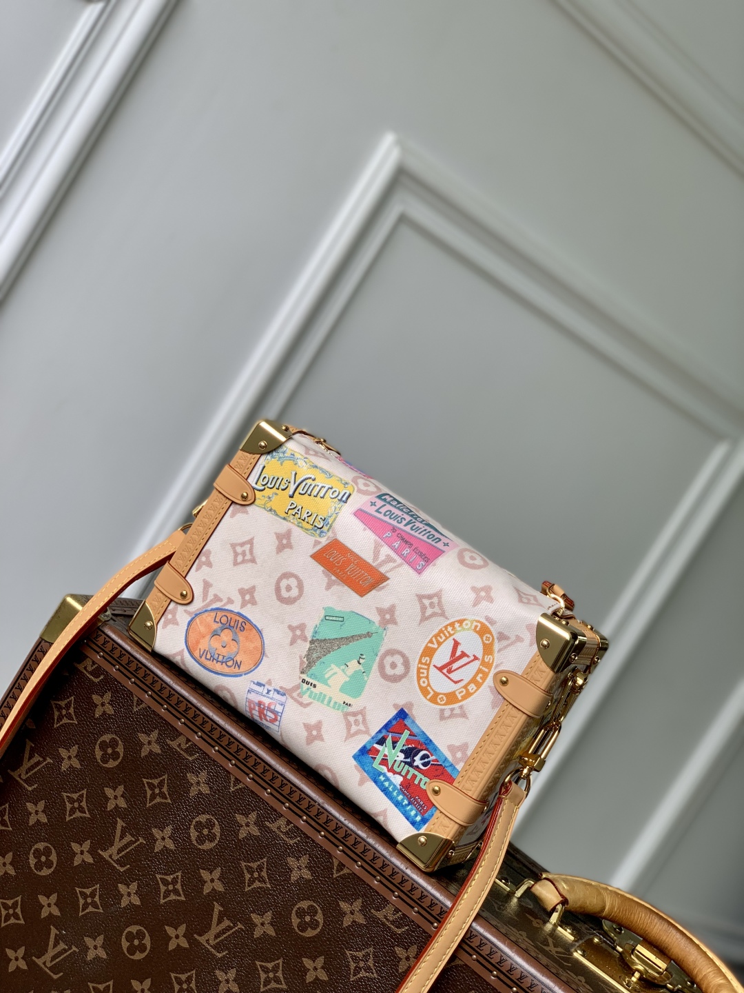 L0vis Vvtt0n Side Trunk -M14606-16 x 8.5 x 23.5CM