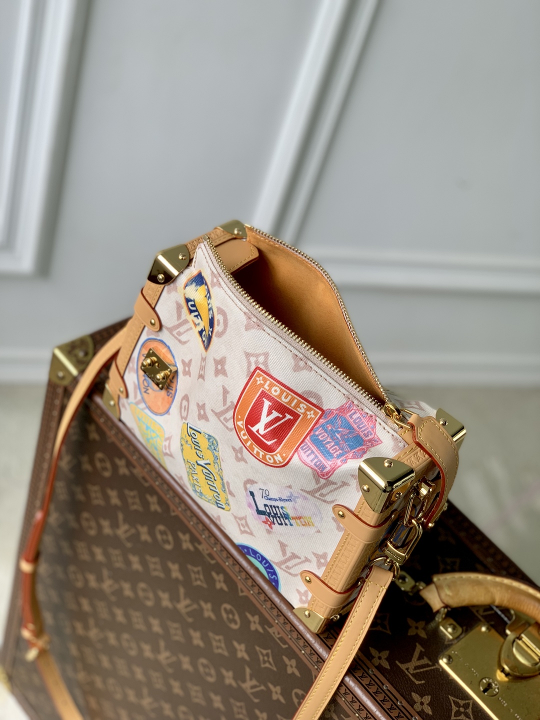 L0vis Vvtt0n Side Trunk -M14606-16 x 8.5 x 23.5CM