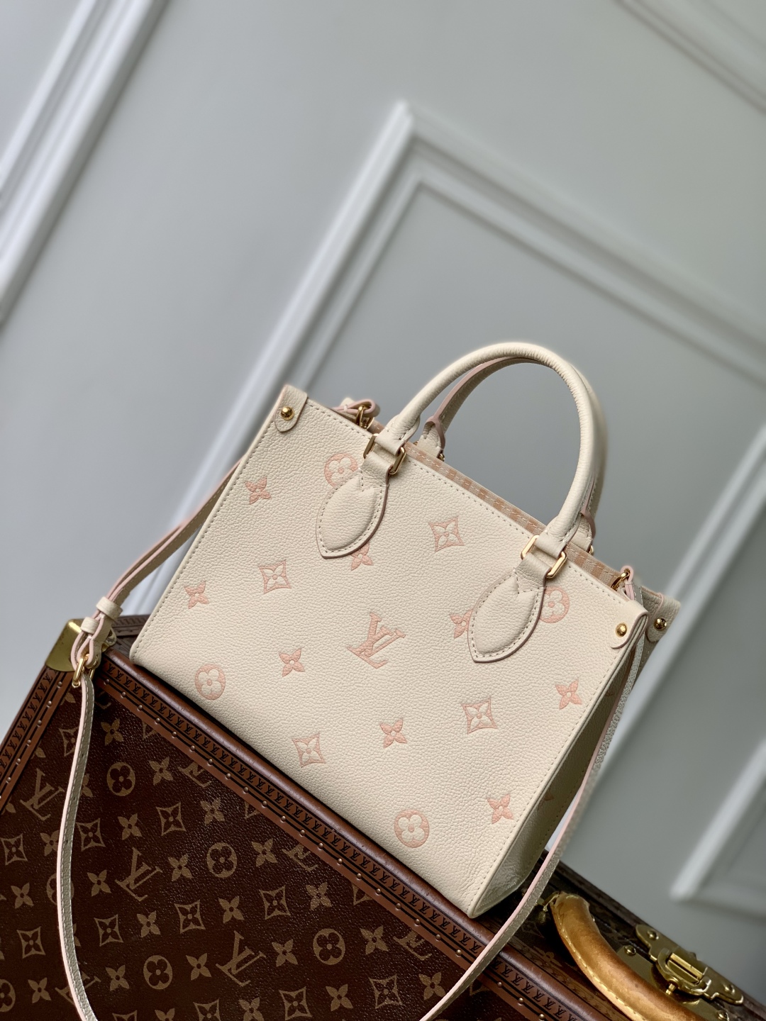 L0vis Vvtt0n OnTheGo Monogram Bold Handbag-M14576-19 x 11.5 x 25CM