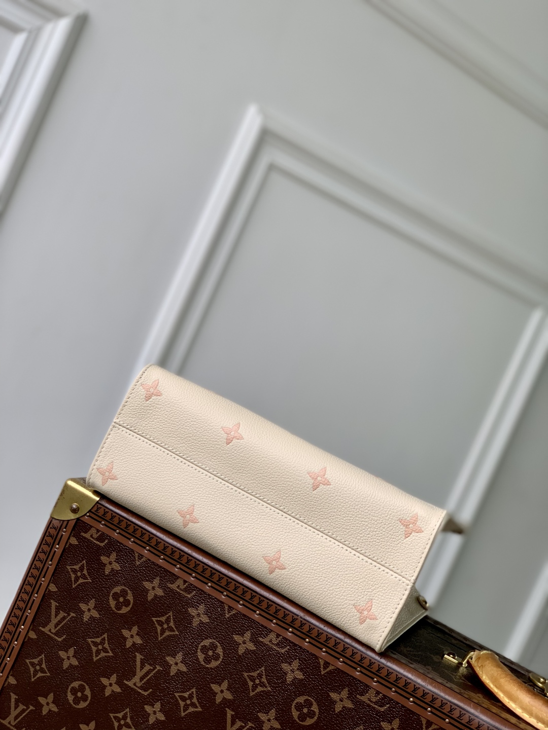 L0vis Vvtt0n OnTheGo Monogram Bold Handbag-M14576-19 x 11.5 x 25CM