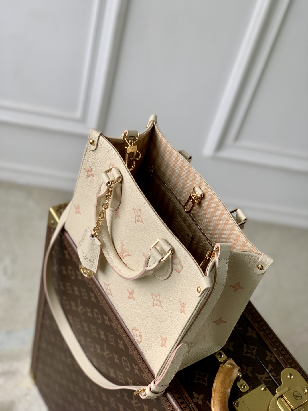 L0vis Vvtt0n OnTheGo Monogram Bold Handbag-M14576-19 x 11.5 x 25CM