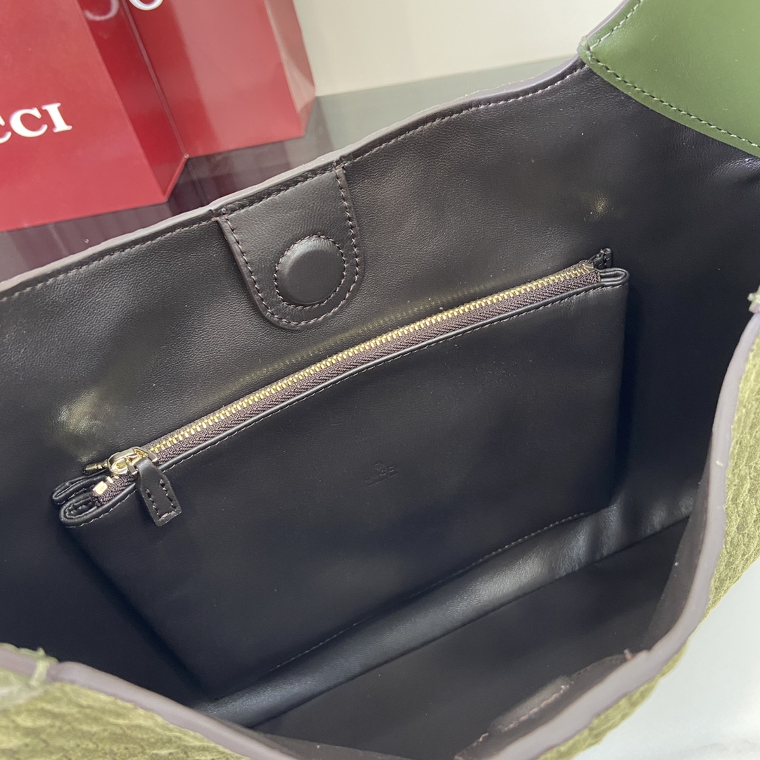 Gvc*1 Body Shoulder Bag-42*36*2CM