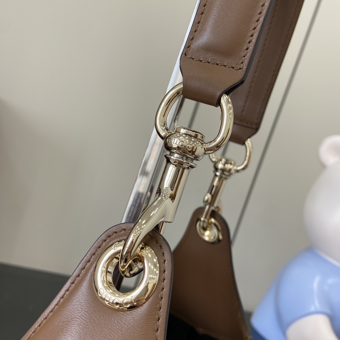 Gvc*1 Body Shoulder Bag-42*36*2CM
