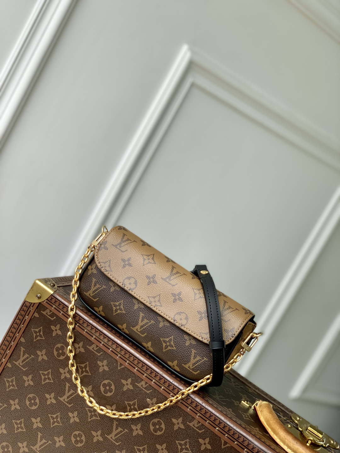 L0vis Vvtt0n Wallet on Chain Ivy-23.5 x 12 x 4.3CM