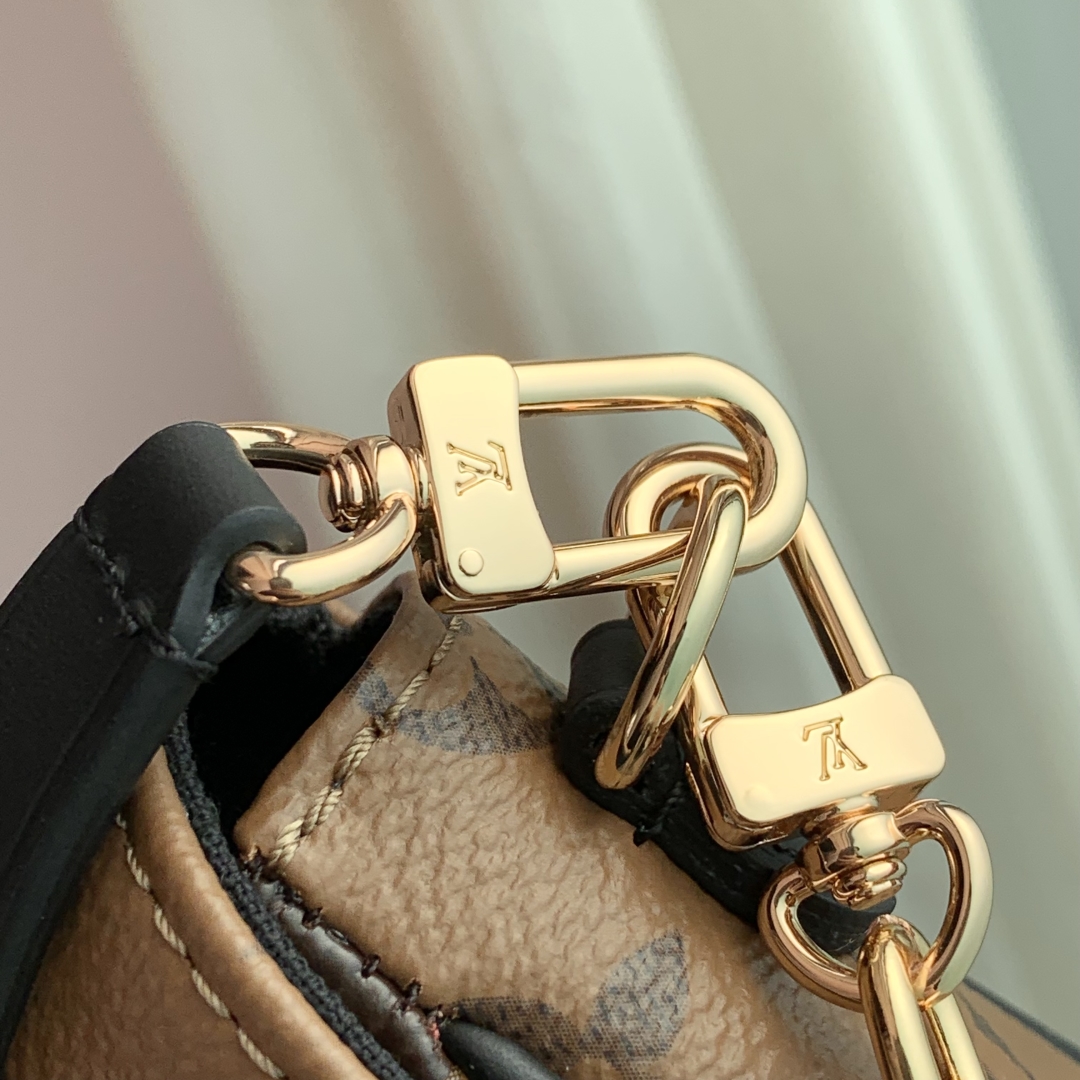 L0vis Vvtt0n Wallet on Chain Ivy-23.5 x 12 x 4.3CM