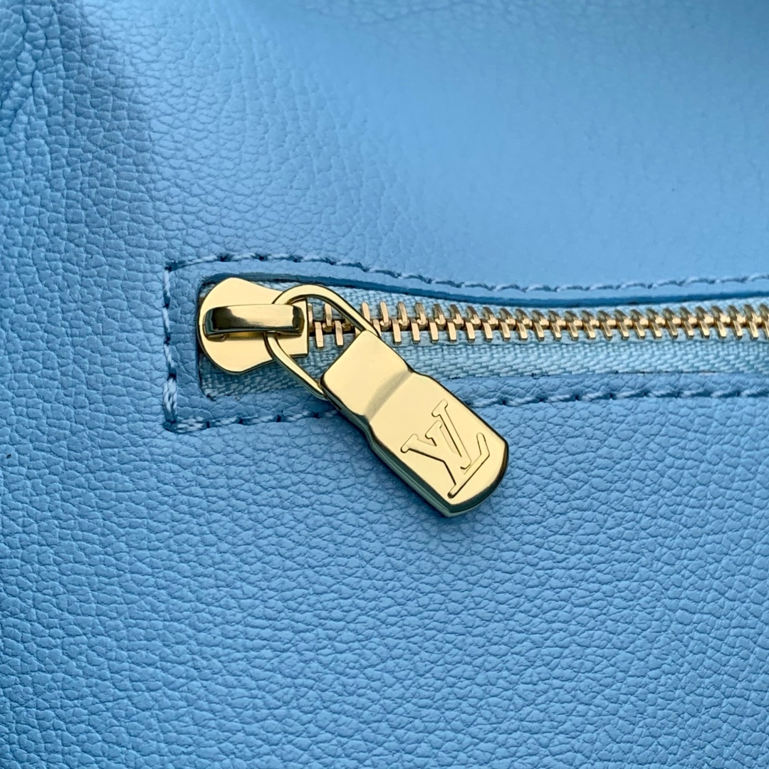 LV Cosmetic Pouch GM Other Monogram Canvas -18 x 9 x 27CM