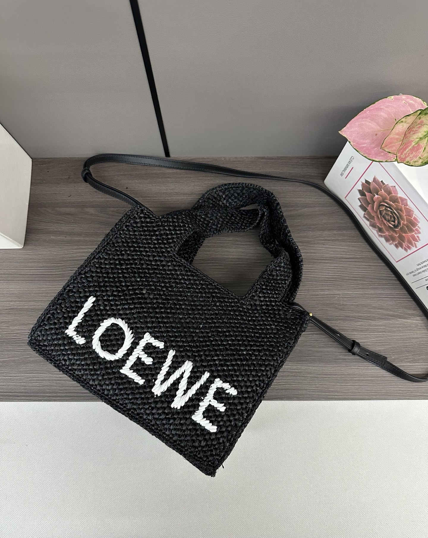 Lowee Raffia Font Tote Bag-24✕11✕19.5CM