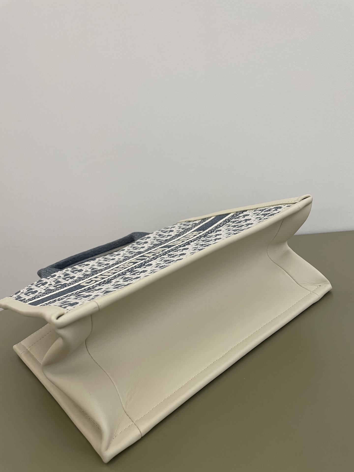 Diro Small Book Tote-26*8*22CM