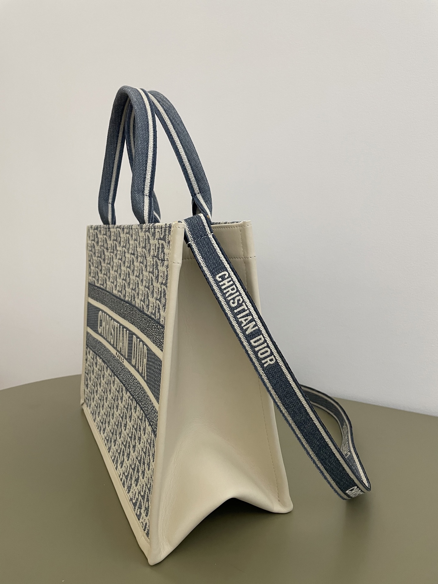 Diro Book Tote-36×16×27CM