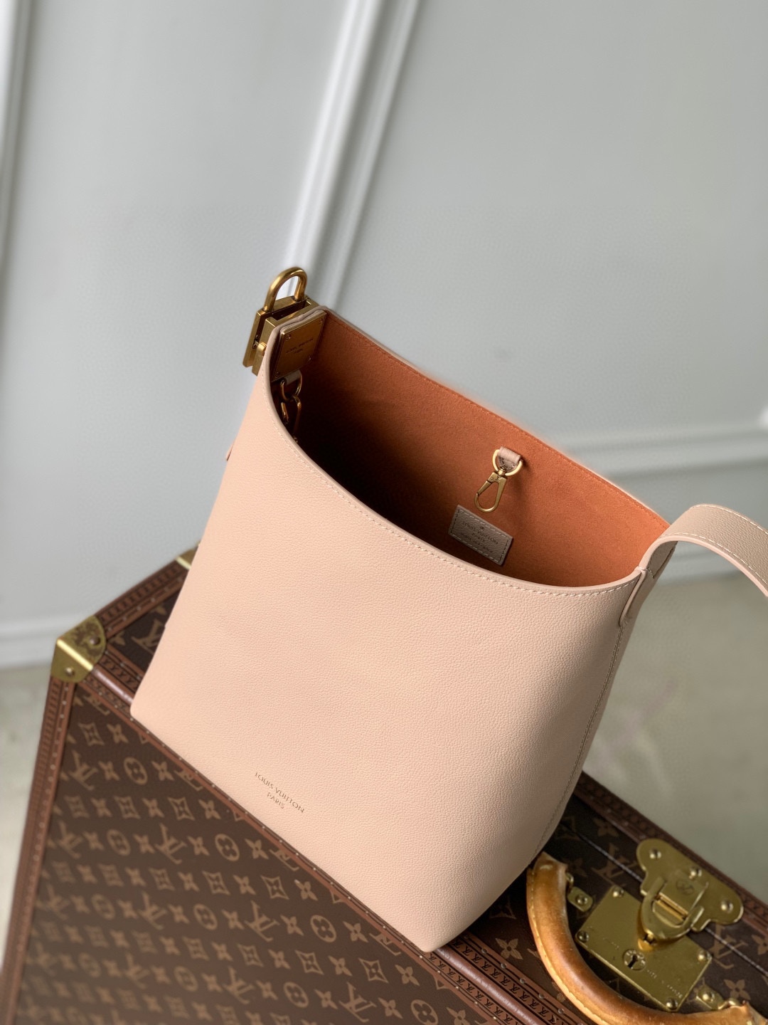 L0vis Vvtt0n Low Key Hobo-M25352-24 x 28 x 16CM