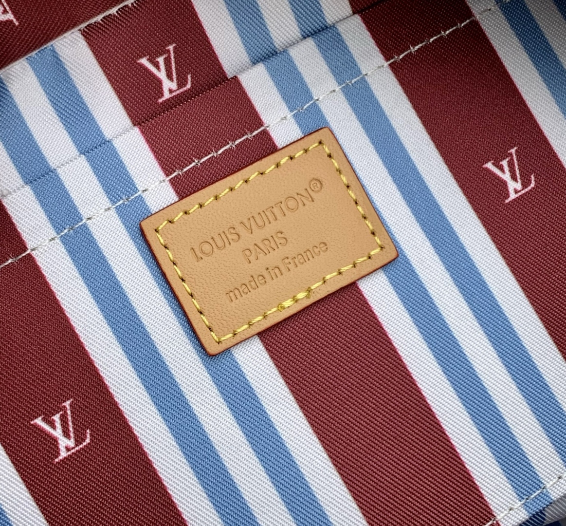 L0vis Vvtt0n Locker Dopp Kit Pouch -23 x 13 x 12CM
