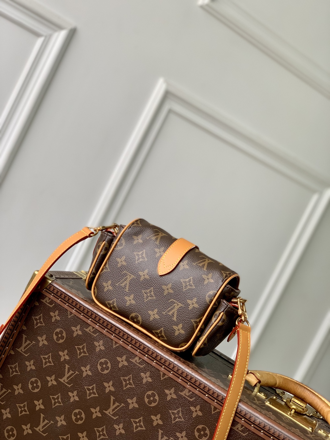 L0vis Vvtt0n Cargo Mini Bag- M14742- 10 x 23 CM