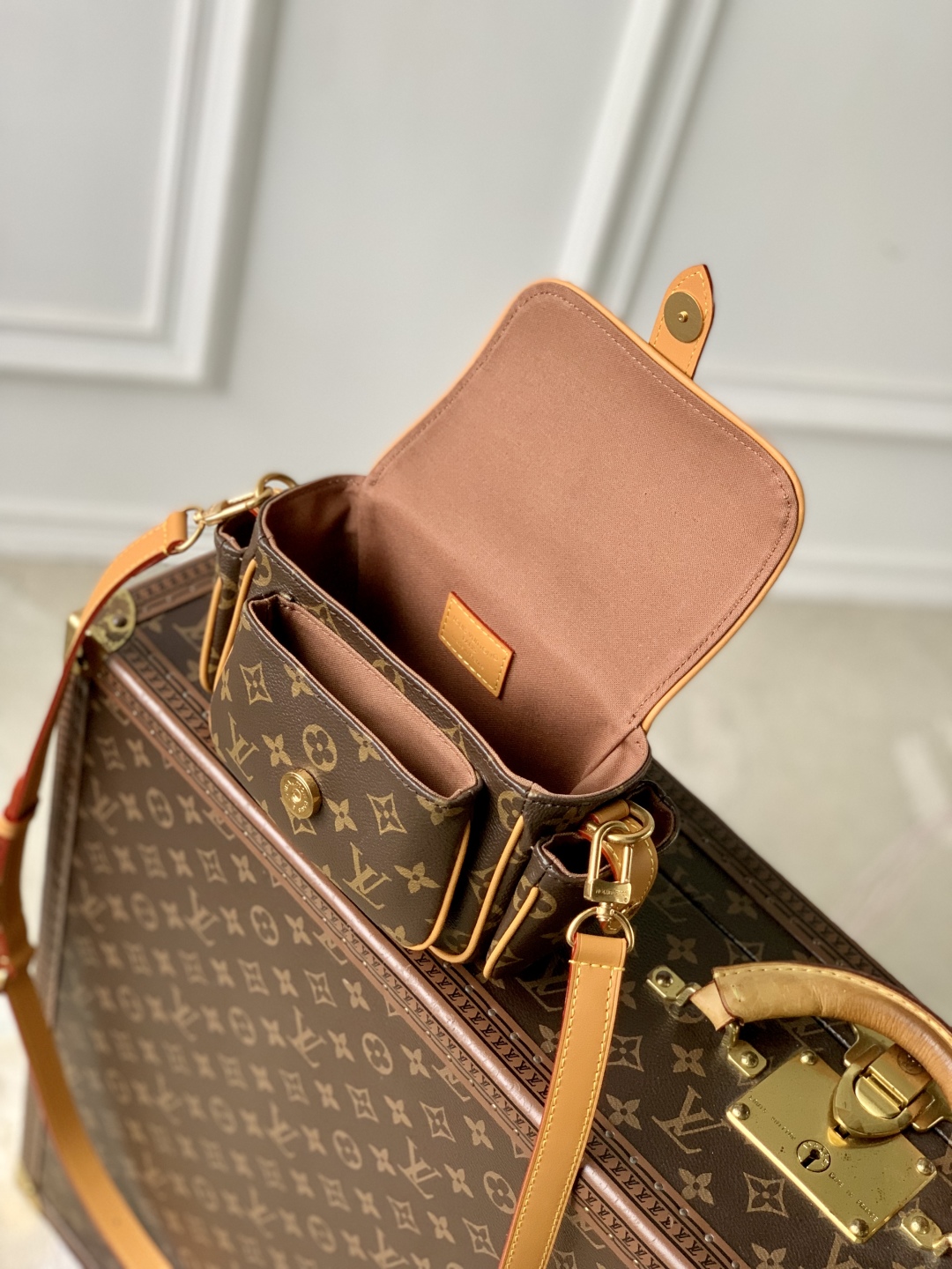 L0vis Vvtt0n Cargo Mini Bag- M14742- 10 x 23 CM
