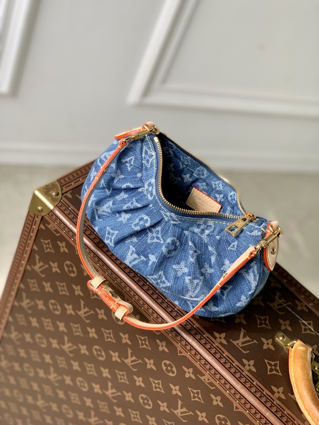 L0vis Vvtt0n Pochette Valley Bag-15 x 7 x 21CM