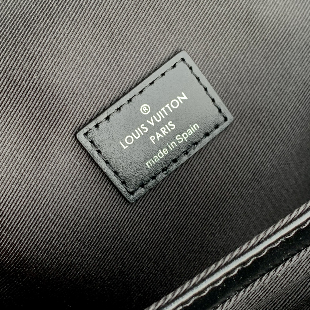 l0vis Vvtt0n cargo mini bag- m14742- 10 x 23 cm