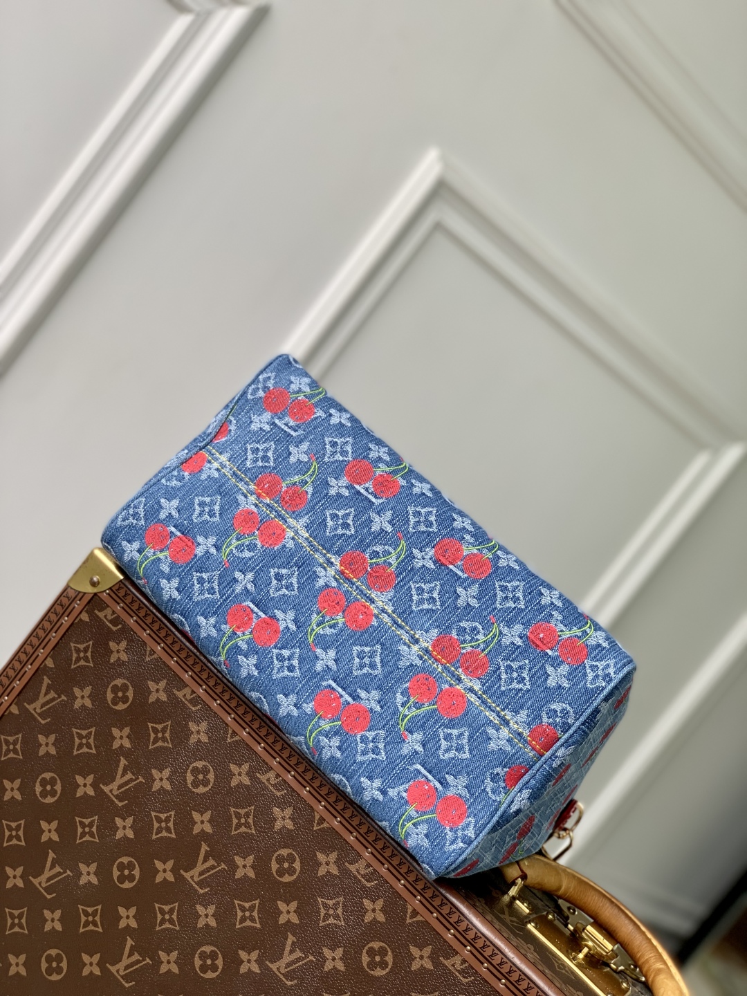L0vis Vvtt0n Speedy Soft 30 Bag -21 x 17 x 30CM
