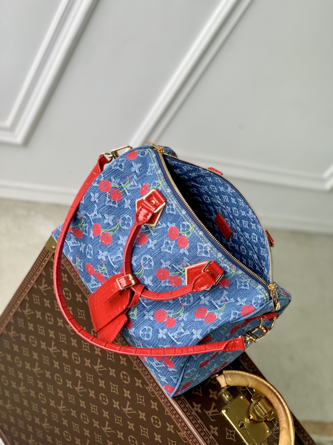 L0vis Vvtt0n Speedy Soft 30 Bag -21 x 17 x 30CM
